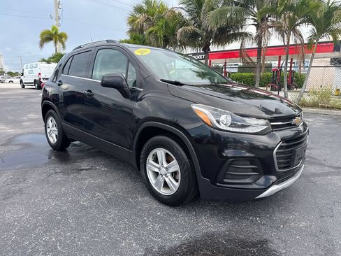 Used 2018 Chevrolet Trax LT FWD image 2