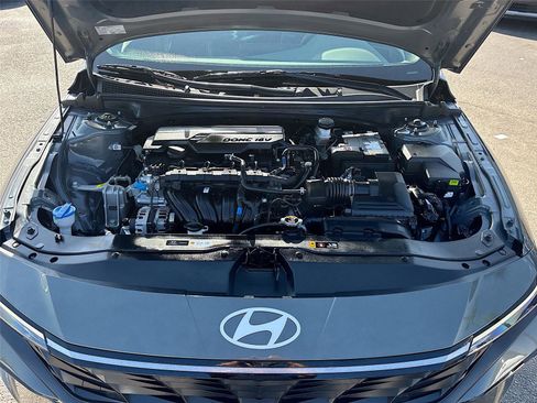 Used 2025 Hyundai Elantra SEL image 30
