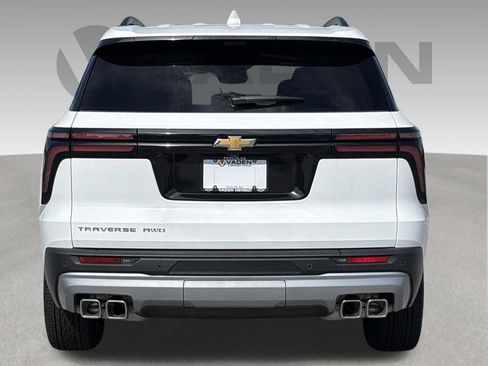 Used 2026 Chevrolet Traverse LT w/ Driver Confidence Package AWD/4WD image 24