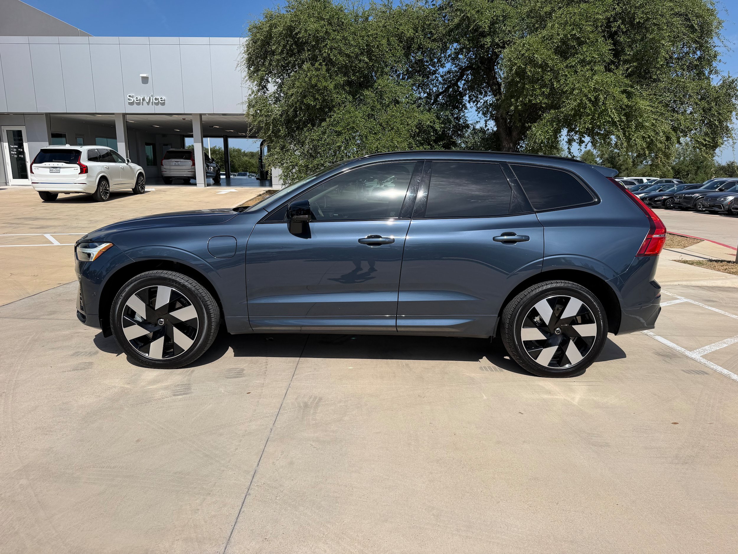 Certified 2025 Volvo XC60 T8 Plus w/ Protection Package Premier AWD/4WD image 3