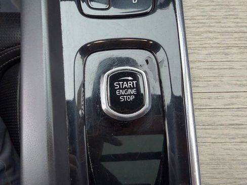 Used 2022 Volvo XC60 T8 Inscription w/ Advanced Package image 32