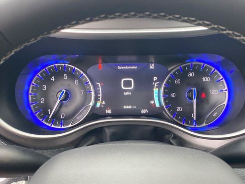 Used 2025 Chrysler Pacifica Select w/ Uconnect Theater Family Group AWD/4WD image 18