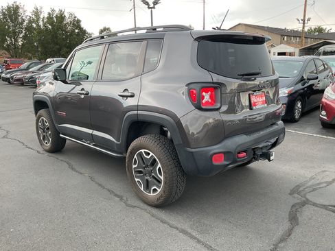 Used 2016 Jeep Renegade Trailhawk w/ Premium Trailhawk Package AWD/4WD image 7