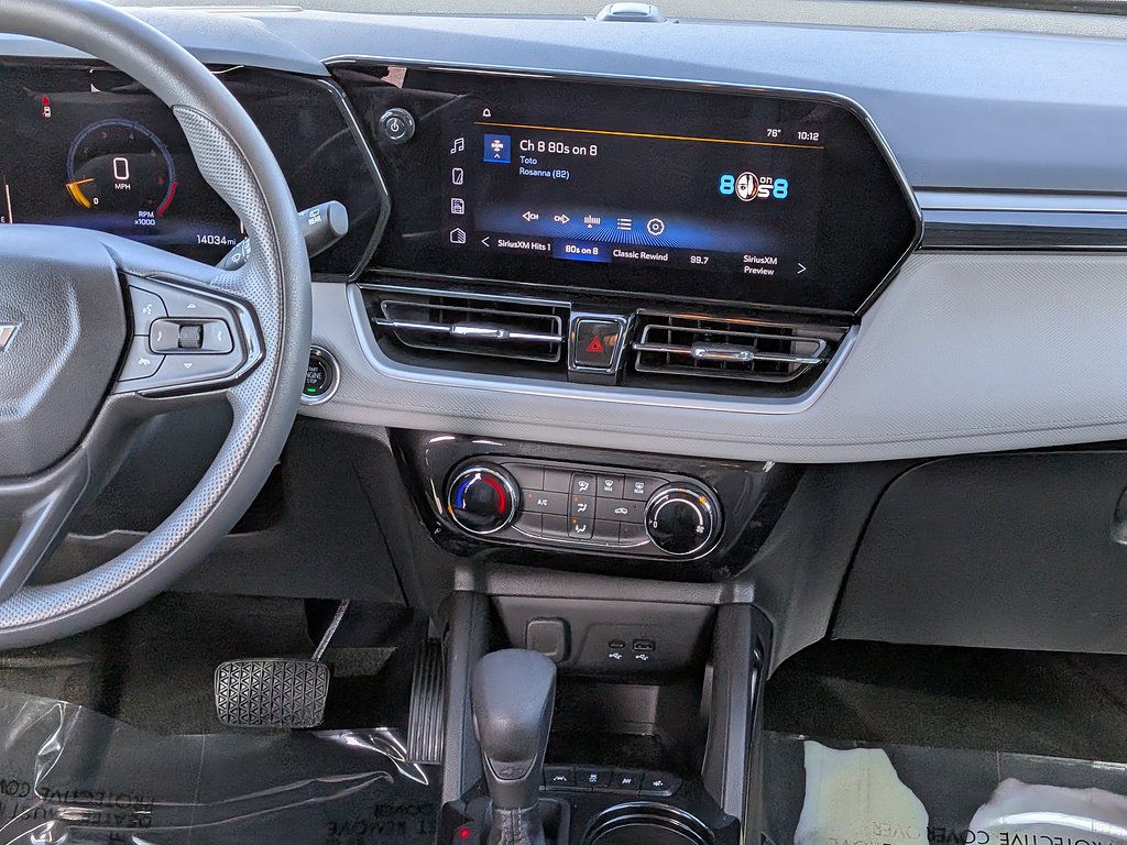 Used 2025 Chevrolet TrailBlazer LT w/ Driver Confidence Package FWD image 17