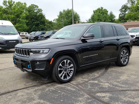 Used 2023 Jeep Grand Cherokee Overland w/ Rear Seat Video Group I AWD/4WD image 2