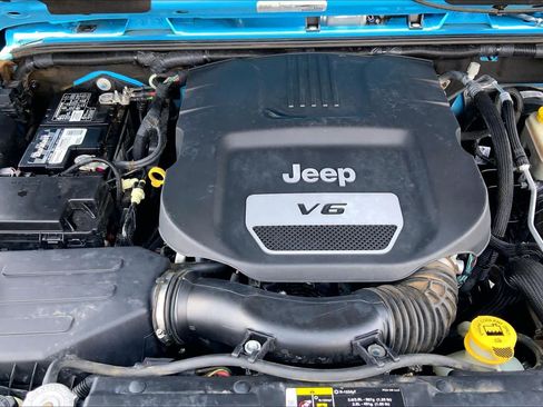 Used 2017 Jeep Wrangler Unlimited Rubicon w/ Connectivity Group AWD/4WD image 32