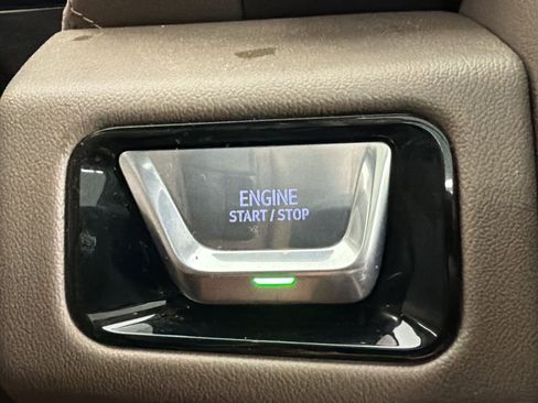 Used 2026 GMC Yukon Denali w/ Sun & Power Step Package image 24