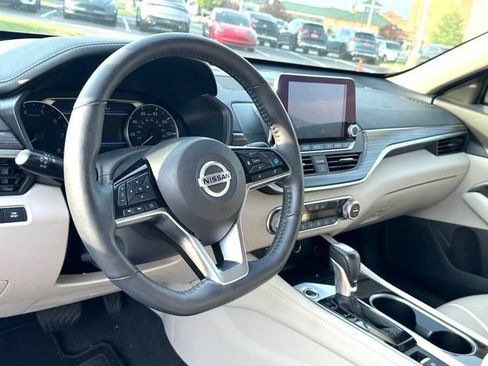 Used 2021 Nissan Altima 2.5 Platinum AWD/4WD image 12