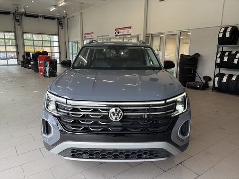 Used 2024 Volkswagen Atlas Peak Edition SE AWD/4WD image 2