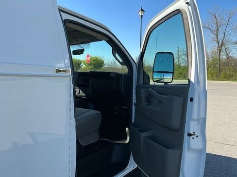 Used 2025 Chevrolet Express 3500 w/ Power Convenience Package image 17