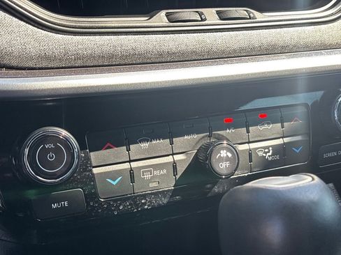 Used 2024 Jeep Compass Latitude image 18