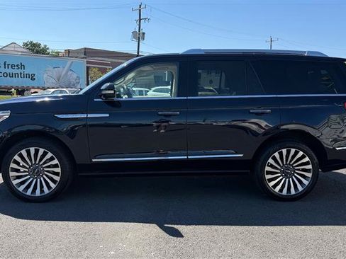 Used 2021 Lincoln Navigator Reserve w/ Luxury Package AWD/4WD image 3
