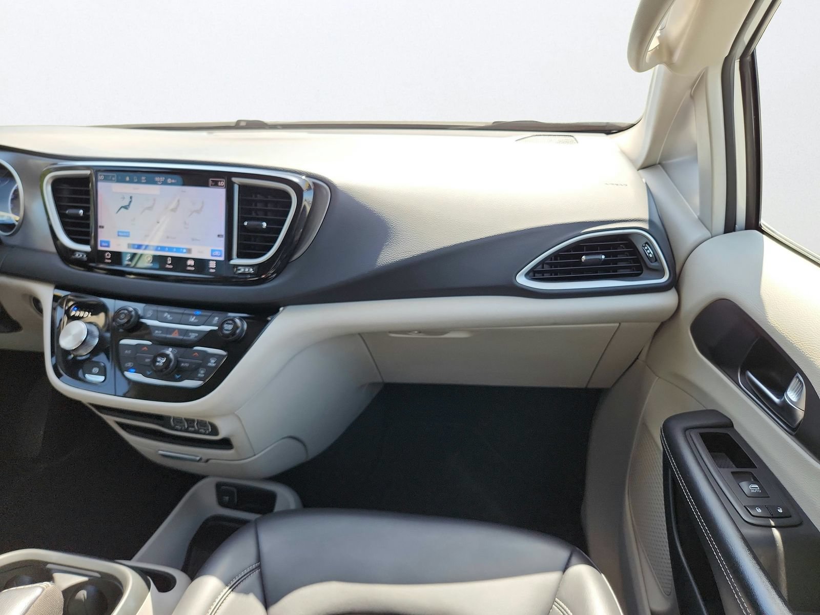 Used 2023 Chrysler Pacifica Touring-L FWD image 26