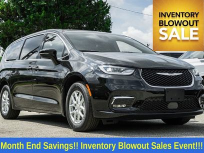 New 2025 Chrysler Pacifica Select