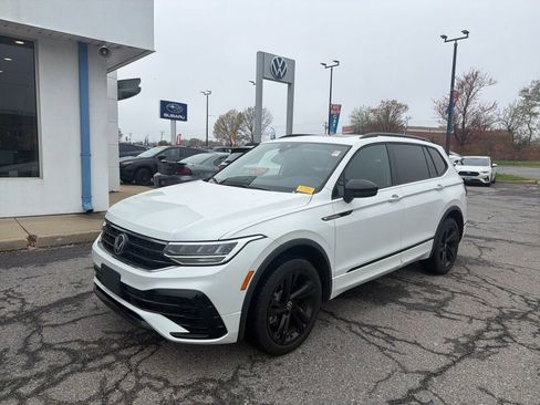 Used 2024 Volkswagen Tiguan SE R-Line image 3