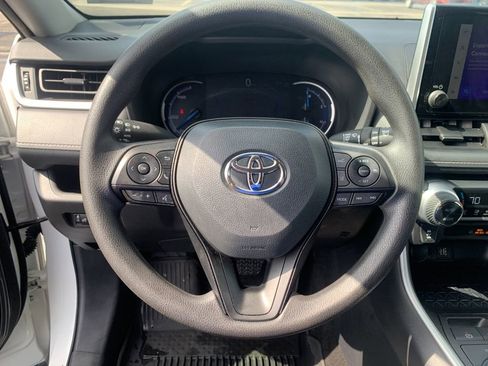 Used 2025 Toyota RAV4 XLE AWD/4WD image 26