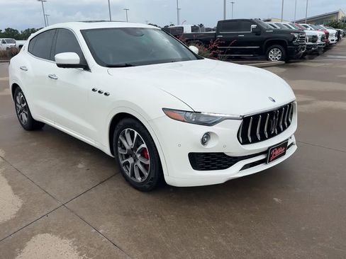 Used 2021 Maserati Levante AWD/4WD image 3