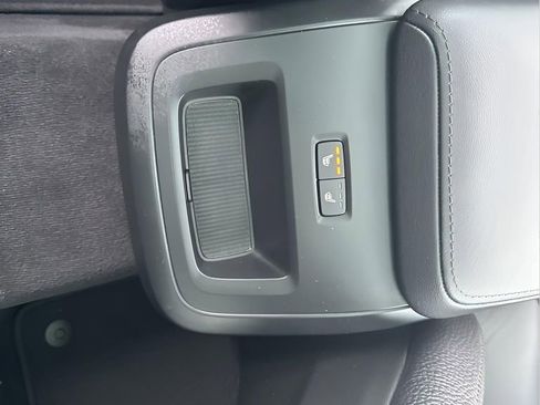 Used 2025 Volvo V60 B5 Cross Country Plus image 28