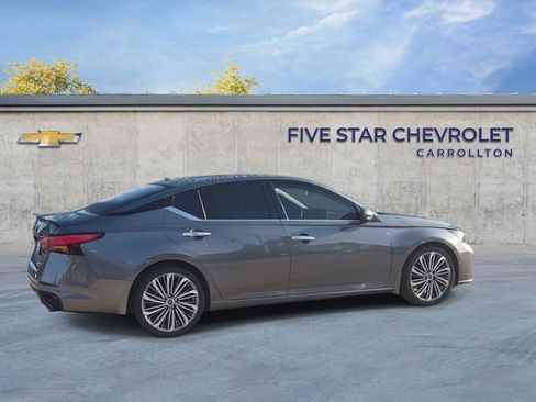 Used 2024 Nissan Altima 2.5 SL FWD image 9