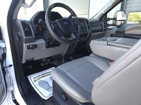 Used 2017 Ford F250 XL w/ Power Equipment Group AWD/4WD image 13