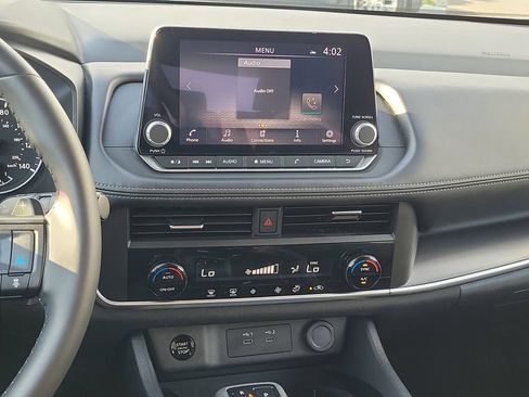 Certified 2025 Nissan Rogue SV FWD image 22