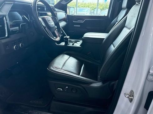 Used 2023 GMC Sierra 1500 Denali AWD/4WD image 5