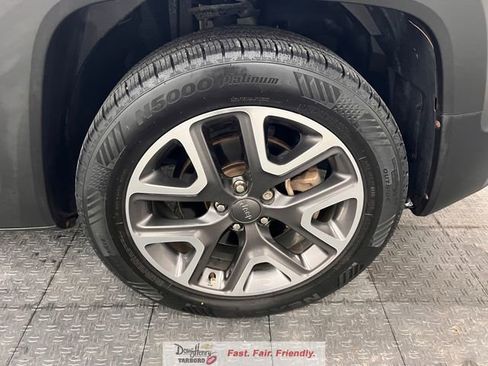 Used 2017 Jeep Renegade Latitude FWD image 20