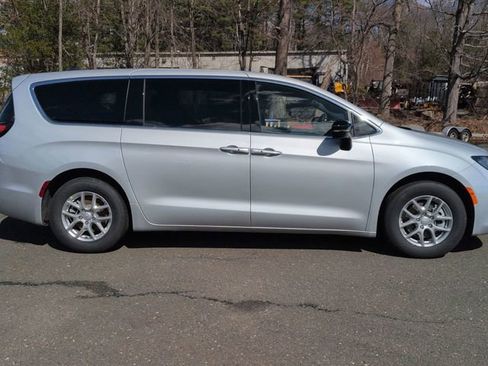 New 2026 Chrysler Voyager LX image 9