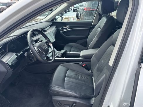 Used 2024 Audi Q8 e-tron Premium image 9