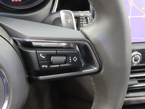 Certified 2025 Porsche Macan AWD/4WD image 22