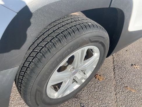 Used 2021 GMC Terrain SLE w/ Driver Convenience Package image 10