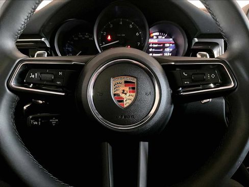 Used 2025 Porsche Macan image 18
