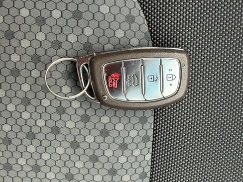 Used 2019 Hyundai Ioniq Blue FWD image 31