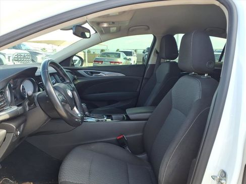 Used 2018 Buick Regal Preferred image 19