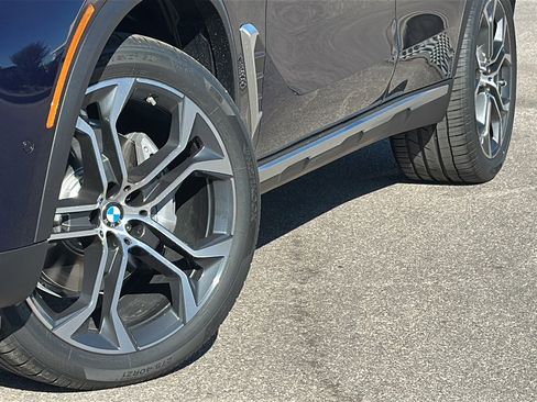New 2026 BMW X5 xDrive40i w/ Climate Comfort Package image 3