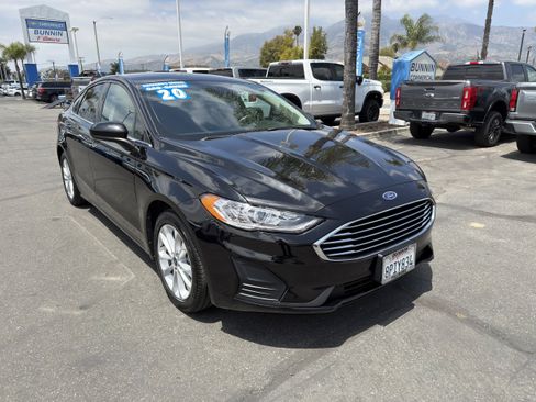Used 2020 Ford Fusion SE FWD image 2