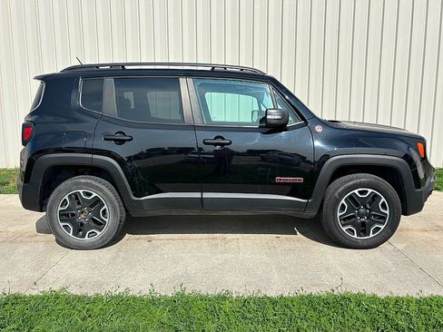 Used 2016 Jeep Renegade Trailhawk AWD/4WD image 4