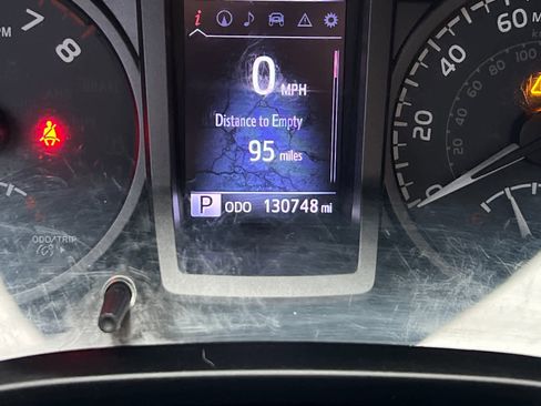 Used 2018 Toyota Tacoma TRD Sport w/ Technology Package image 25