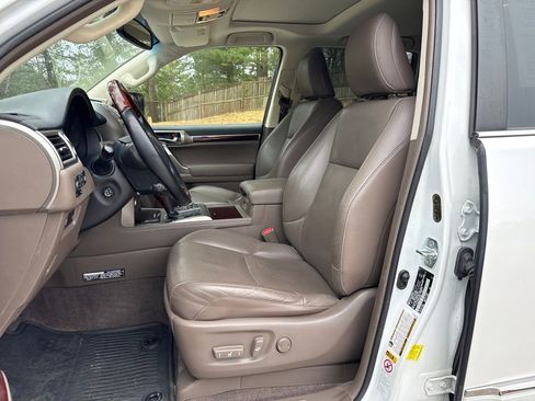 Used 2018 Lexus GX 460 Luxury w/ Preferred Accessory Package image 11