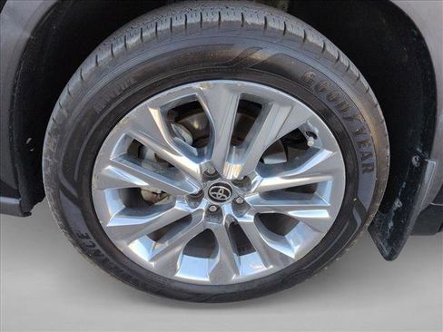 Used 2020 Toyota Highlander Limited image 26