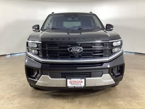 Used 2025 Ford Expedition Platinum w/ Driver's Package AWD/4WD image 3
