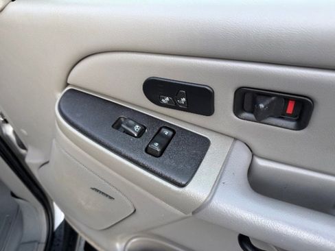 Used 2005 Chevrolet Tahoe Z71 w/ Preferred Equipment Group image 12