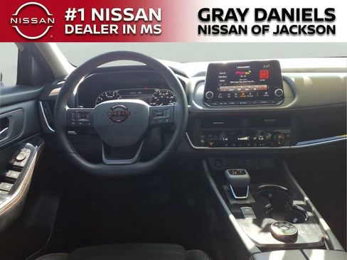 Certified 2025 Nissan Rogue SV AWD/4WD image 11