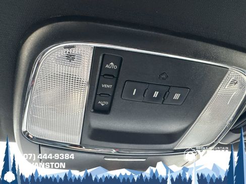 Used 2016 Dodge Charger SXT image 28