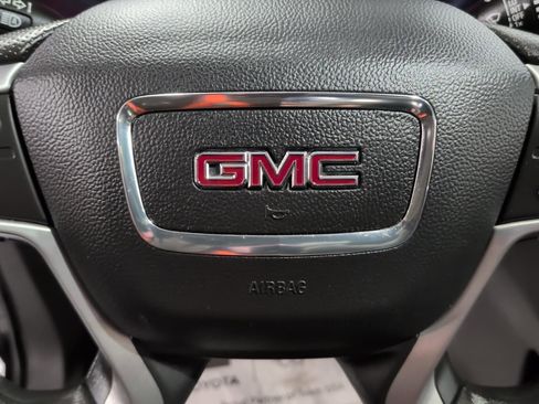 Used 2024 GMC Terrain SLE image 21