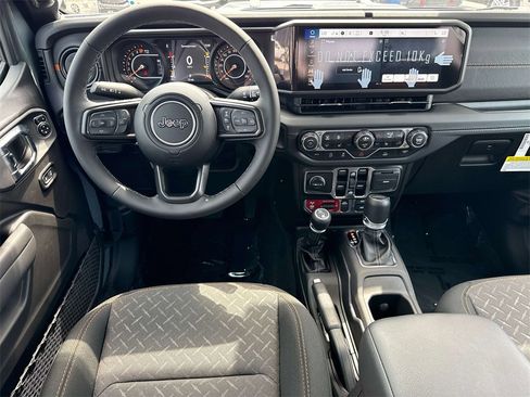 New 2025 Jeep Gladiator Mojave w/ Convenience Group image 12