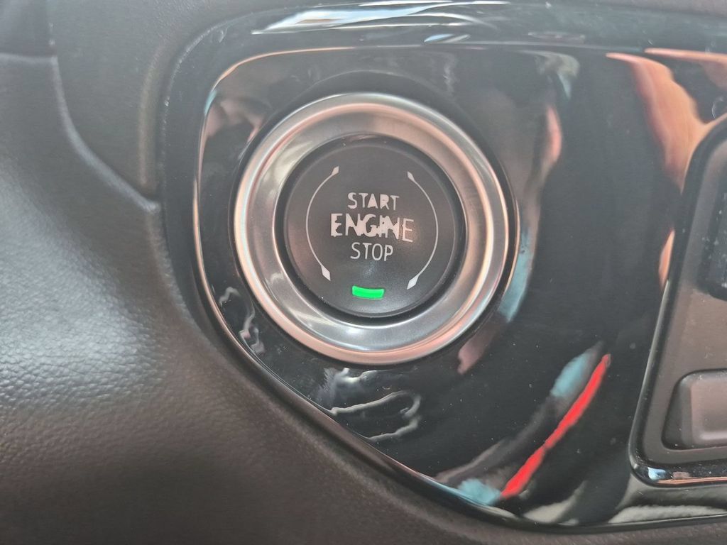 Used 2025 Chevrolet Silverado 1500 LT RWD image 27