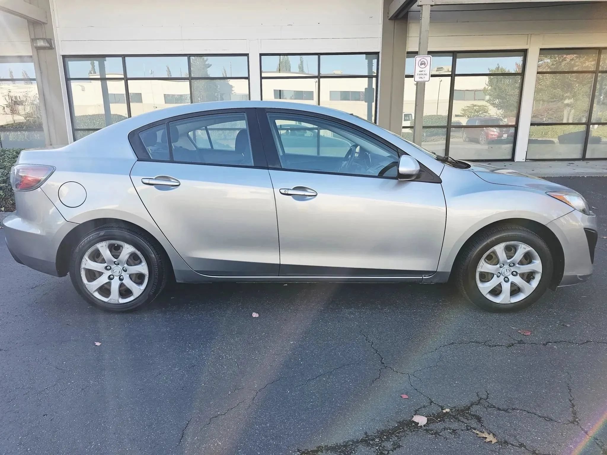 Used 2010 MAZDA MAZDA3 i Sport FWD image 6