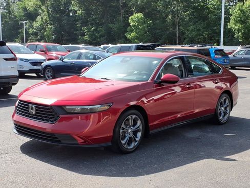 Used 2024 Honda Accord EX image 3