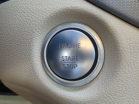 Used 2018 Mercedes-Benz GLA 250 image 32